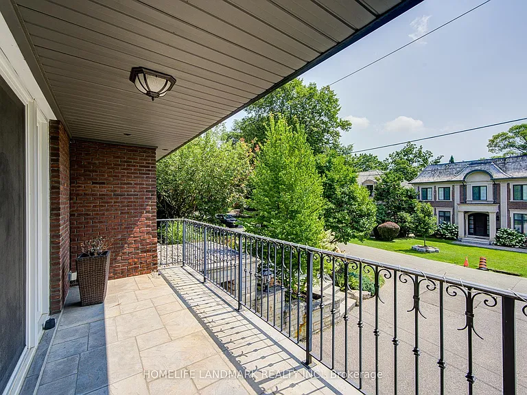 102 Stratford Cres — Photo 46