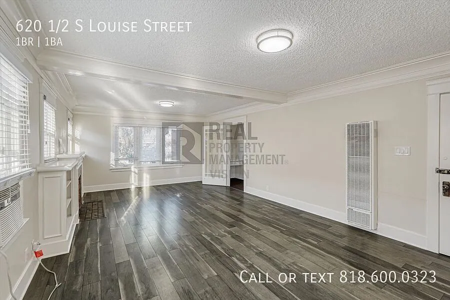 Spacious 1-bedroom 1-bath unit in the heart of Glendale (944 sq ft): — Photo 4