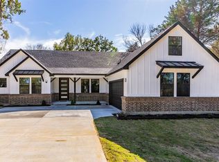 521 W Oakdale St, Cleburne, TX 76031