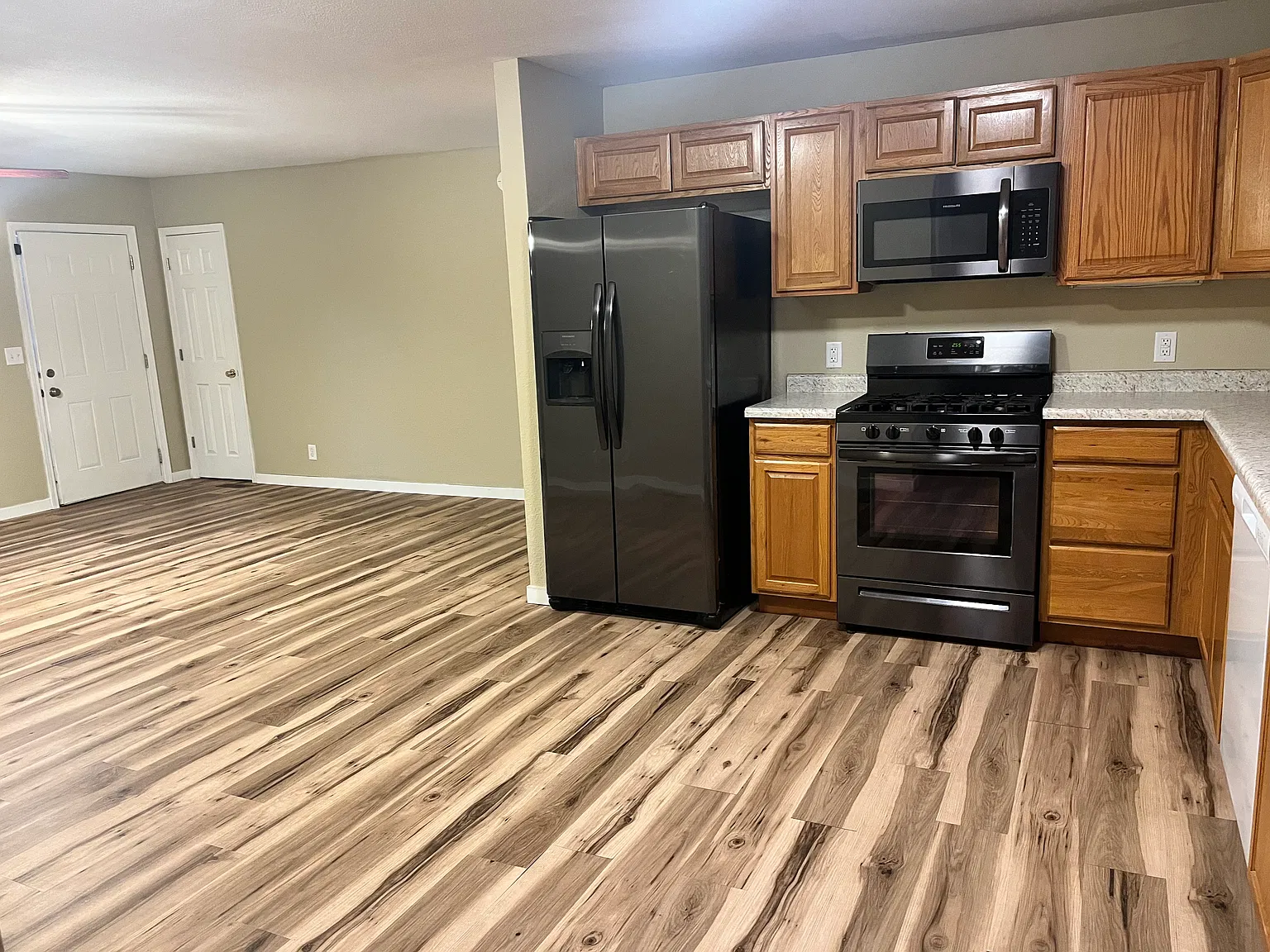 2 bed, 1650 sqft, $1,595 — Photo 4