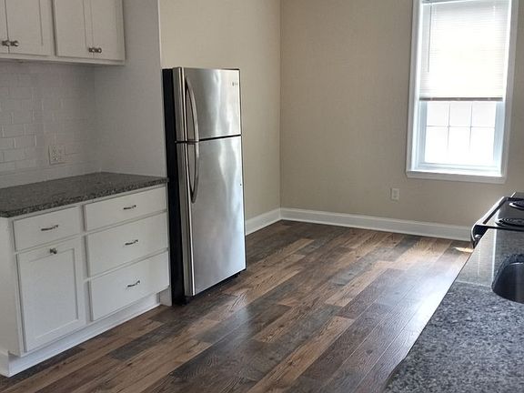 3rd image of 39 Chestnut St