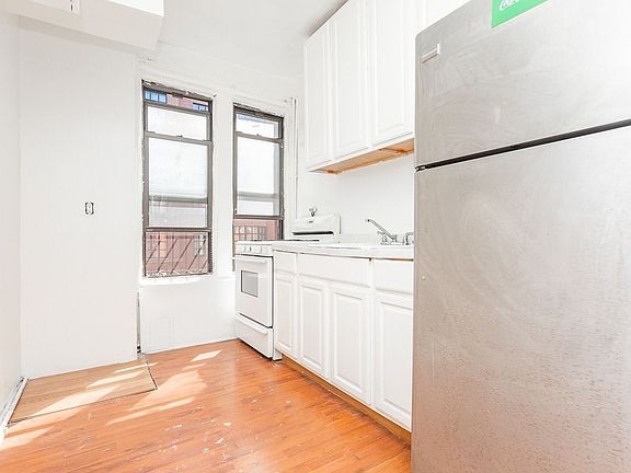 2nd image of 575 Saint Johns Pl APT 3F