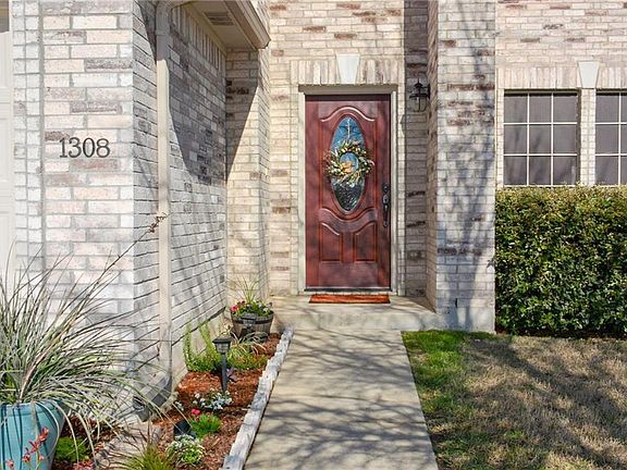 3rd image of 1308 Erin Ct