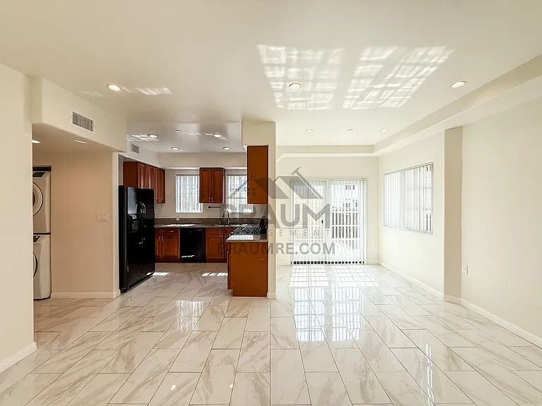 1423 Franklin St — Photo 6