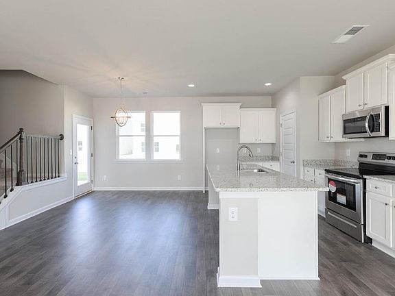 4th image of 61 Ruby Robin Rd
