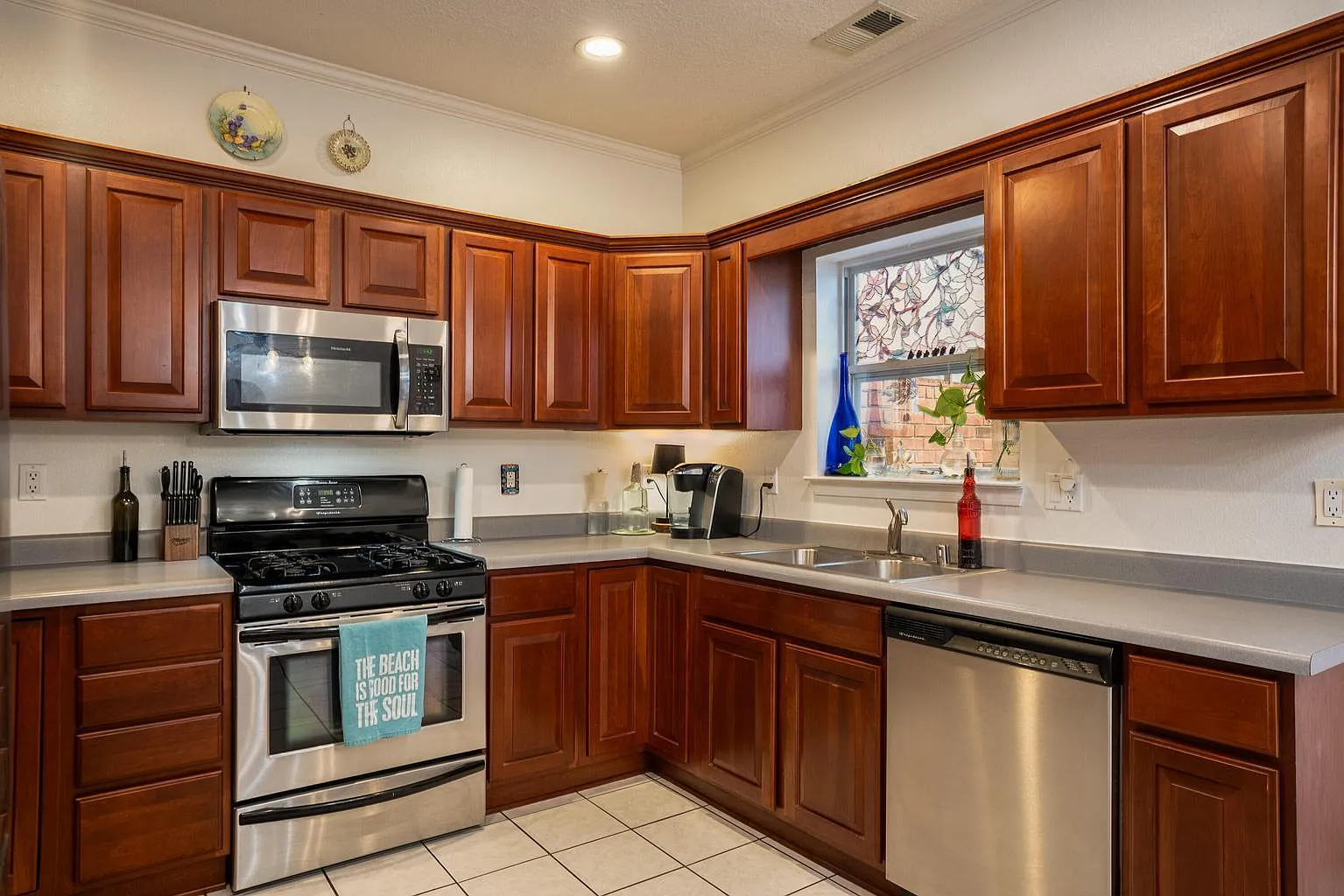 2 bed, 2.5 bath, 1058 sqft, $2,500 — Photo 3
