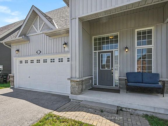 3rd image of 214 Springfield Cres
