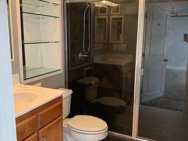Full bathroom. Notice the shelving above the toilet.