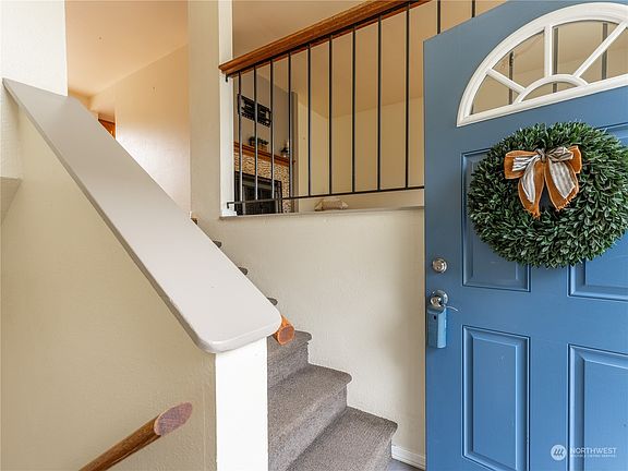 2nd image of 1416 Easthills Terrace