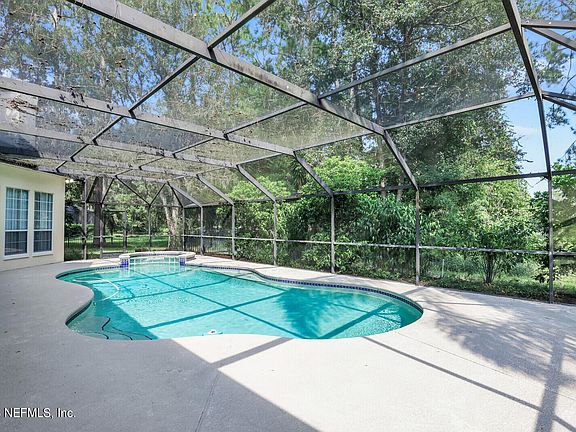 3rd image of 505 CHIPLEY Place E