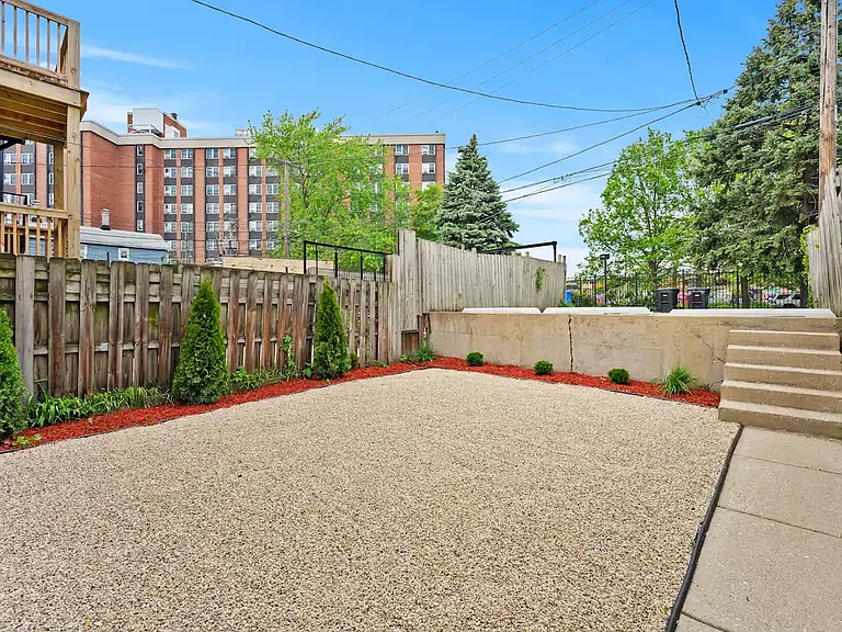 1140 W 17th St — Photo 20