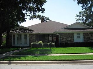 307 Quail Crest Dr, Bedford, TX 76021