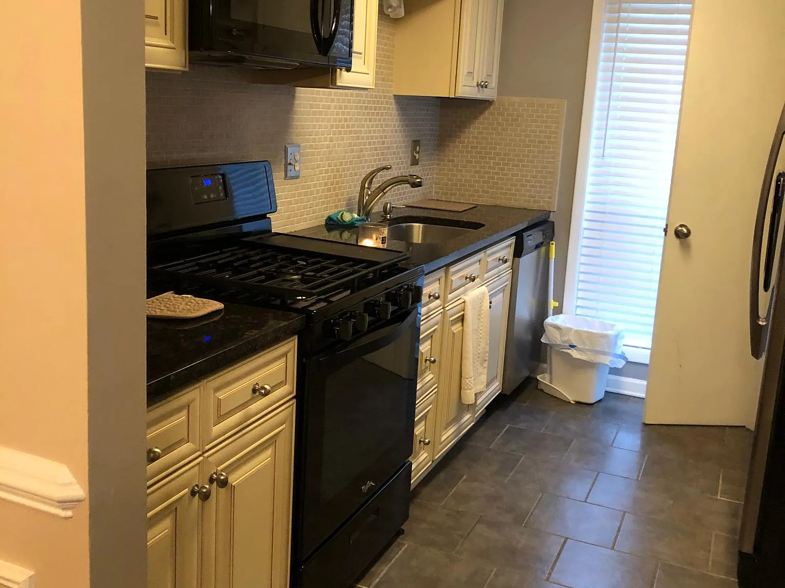 1 bed, 800 sqft, $1,450 — Photo 4