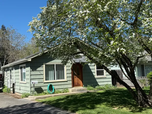 422 SW Westholm Ave, Grants Pass, OR 97526