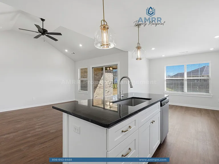 402 Cattleman Ln — Photo 9
