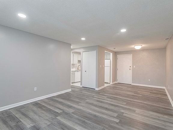 4th image of 9 Longworth Ave Unit 113