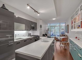 799 College St #305, Toronto, ON M6G1C7