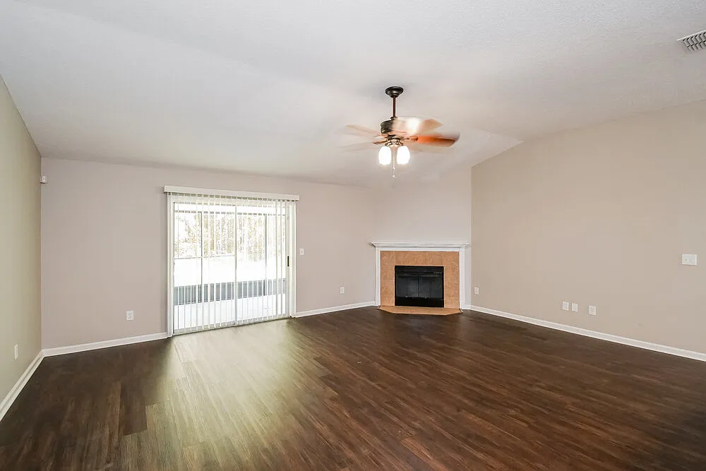 3 bed, 2.0 bath, 1865 sqft, $1,865 — Photo 4