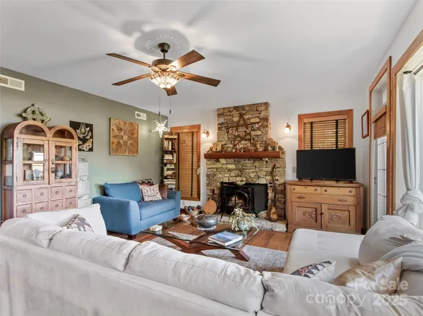 300 Creekside Way #B101, Burnsville, NC 28714