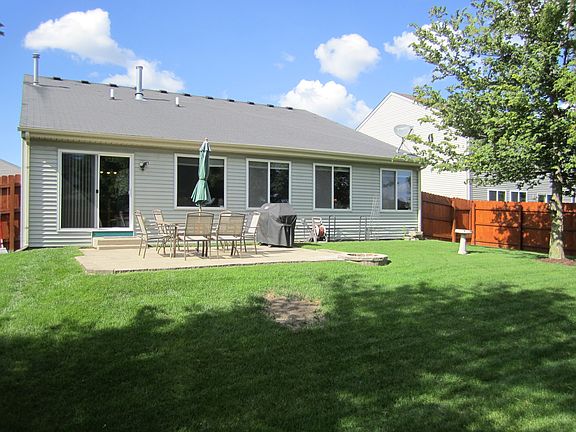 5th image of 250 W Meadow Dr