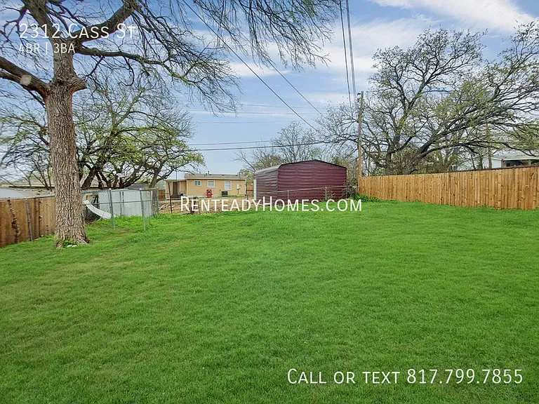 2312 Cass St — Photo 10