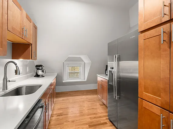 2 bed, 1050 sqft, $3,500 — Photo 3