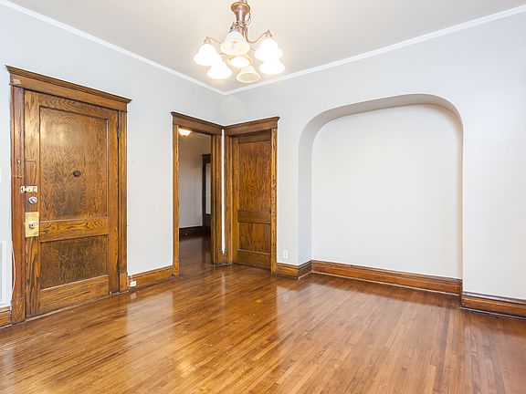 5th image of 2200 W Cortez St APT 2F