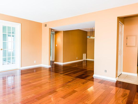 4th image of 3622 Lakeshore Dr APT G9