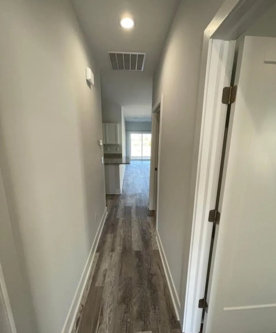 3 bed, 1200 sqft, $1,550 — Photo 2