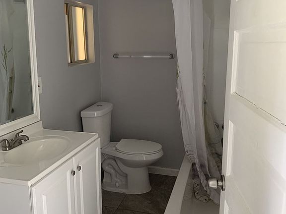 4th image of 933 Palm Ave