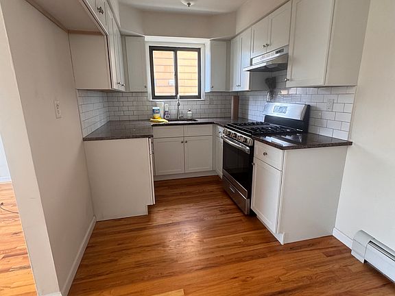 2nd image of 430 Travis Ave