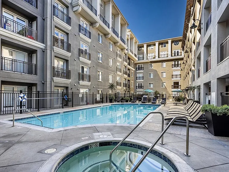 Caprielle Apartments — Photo 6