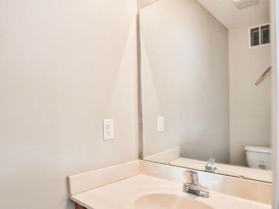 5th image of 3011 Grandeur Ave