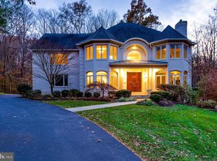 10406 Chelsea Manors Ct, Great Falls, VA 22066