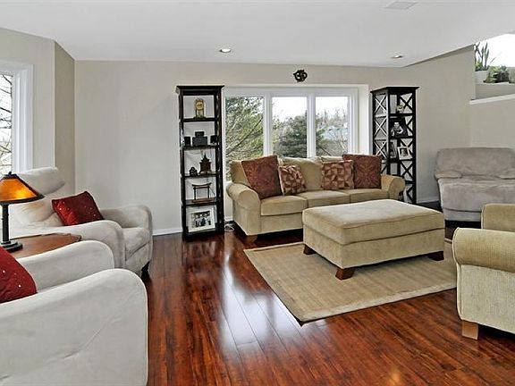 3rd image of 120 Clarken Dr