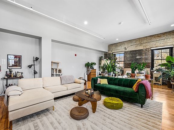 4th image of 70-72 Northampton St #200