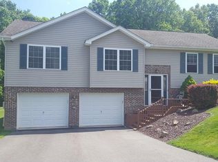 205 October Dr, Butler, PA 16002