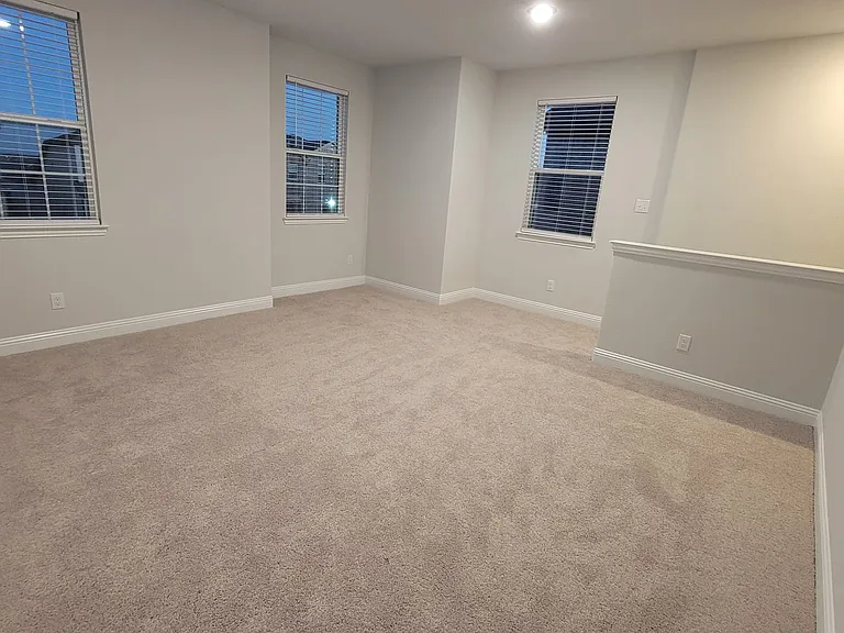 913 Amenduni Ln — Photo 12