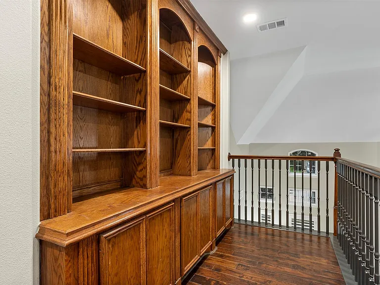 13923 Prospect Point Dr — Photo 32