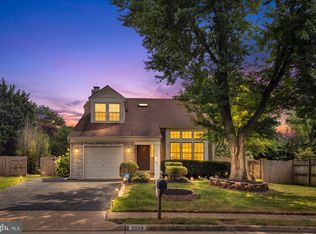 5559 Sequoia Farms Dr, Centreville, VA 20120