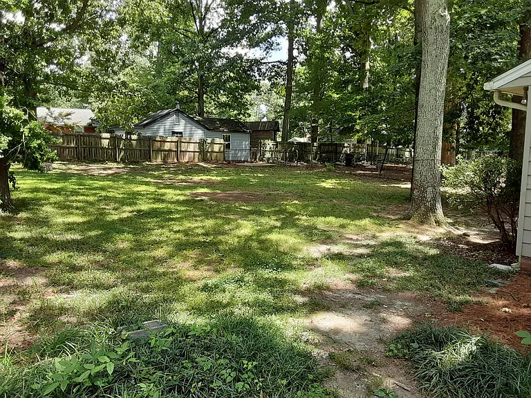 210 Forestdale Dr — Photo 2