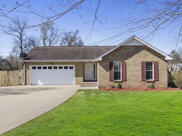 301 Eggars Ct — Photo 1