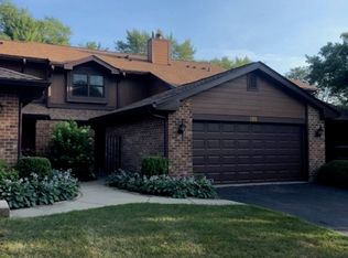 109 Indian Trail Dr, Westmont, IL