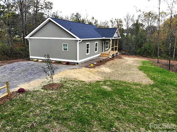3rd image of 5 Adell Dr