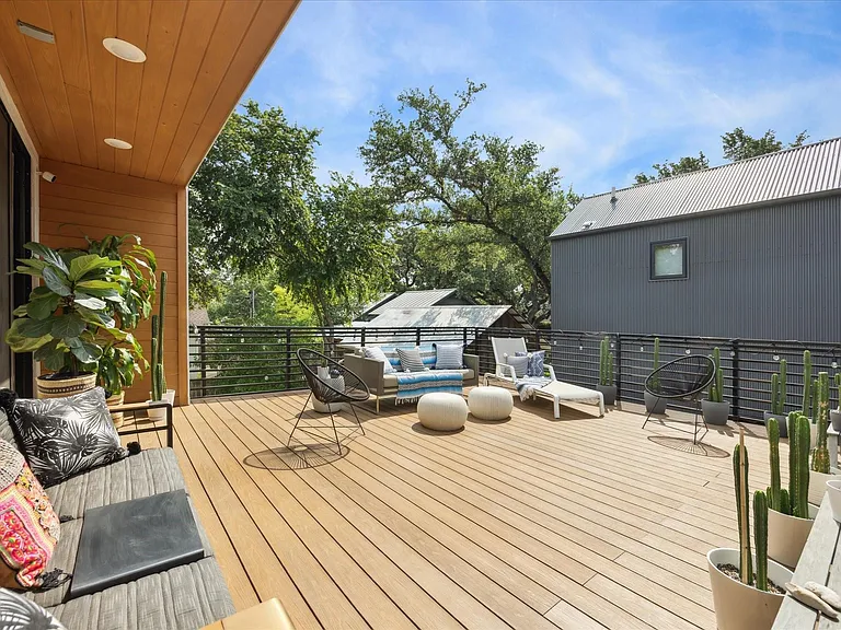 909 W Annie St #2 — Photo 16