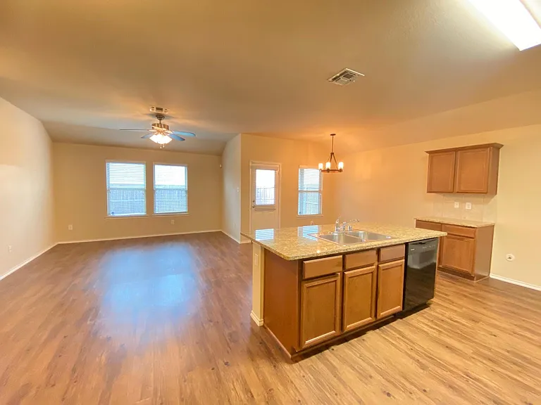 2105 Meadow Park Dr — Photo 11