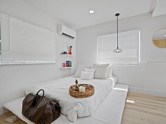2nd image of 1523 NE 148th St #3