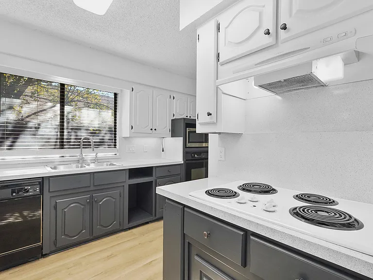 4033 Saint Christopher Ln — Photo 17