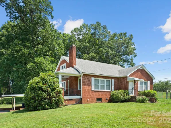 888 Monte Vista Rd, Candler, NC 28715