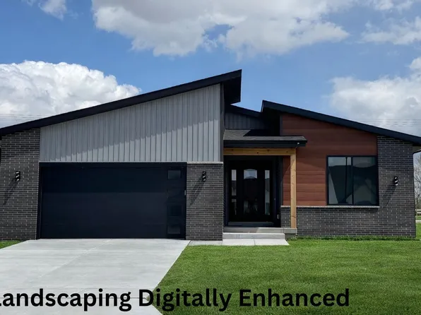 1413 Colonial Ct, Eldridge, IA 52748